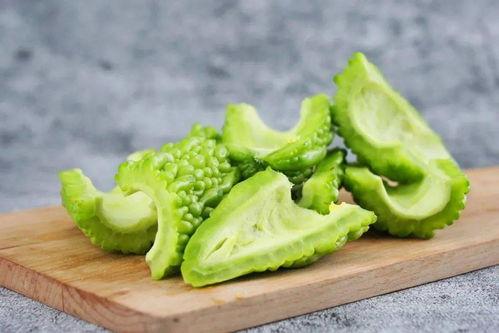 吃瓜伤自己,过度关注他人是非，竟伤及自身